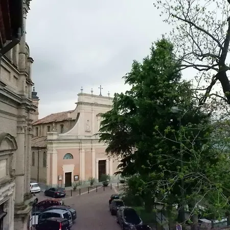 Konukevi La Contea Neive