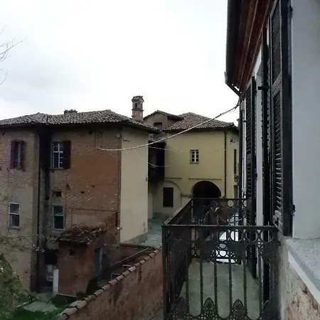 La Contea Konukevi Neive